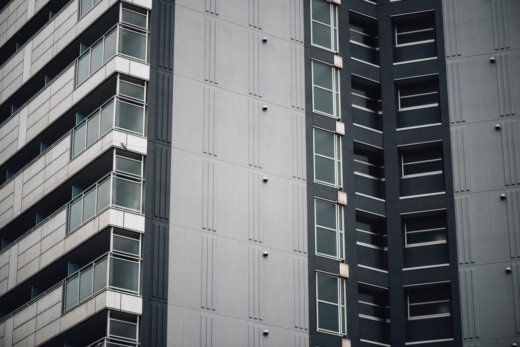 Façade d'un immeuble résidentiel concerné par la rénovation énergétique