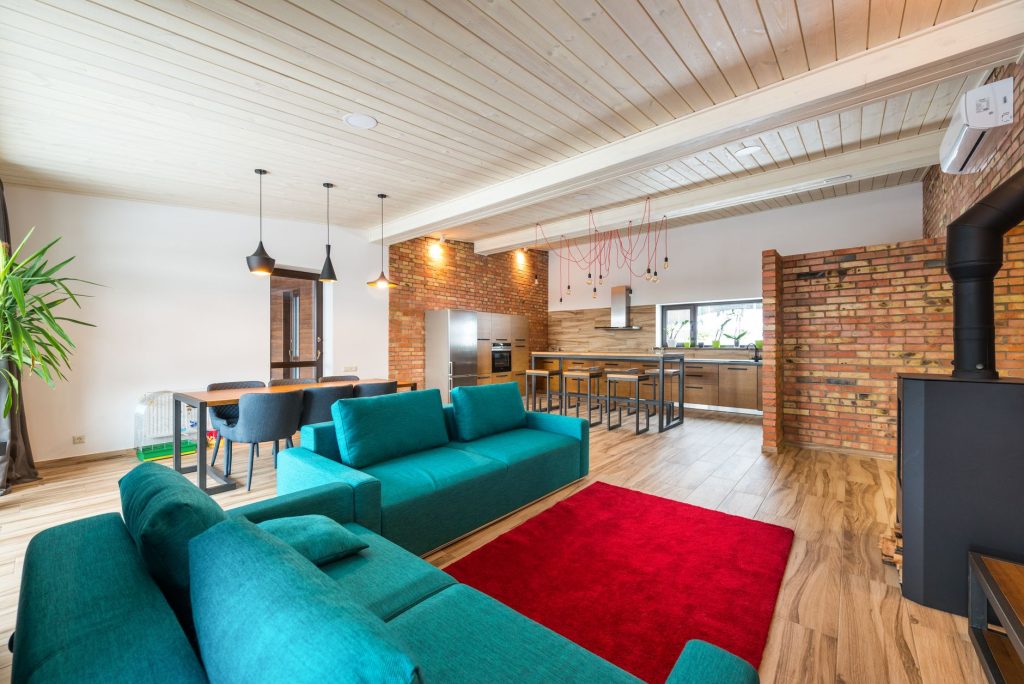 Intérieur d'un appartement meublé prêt pour la location
