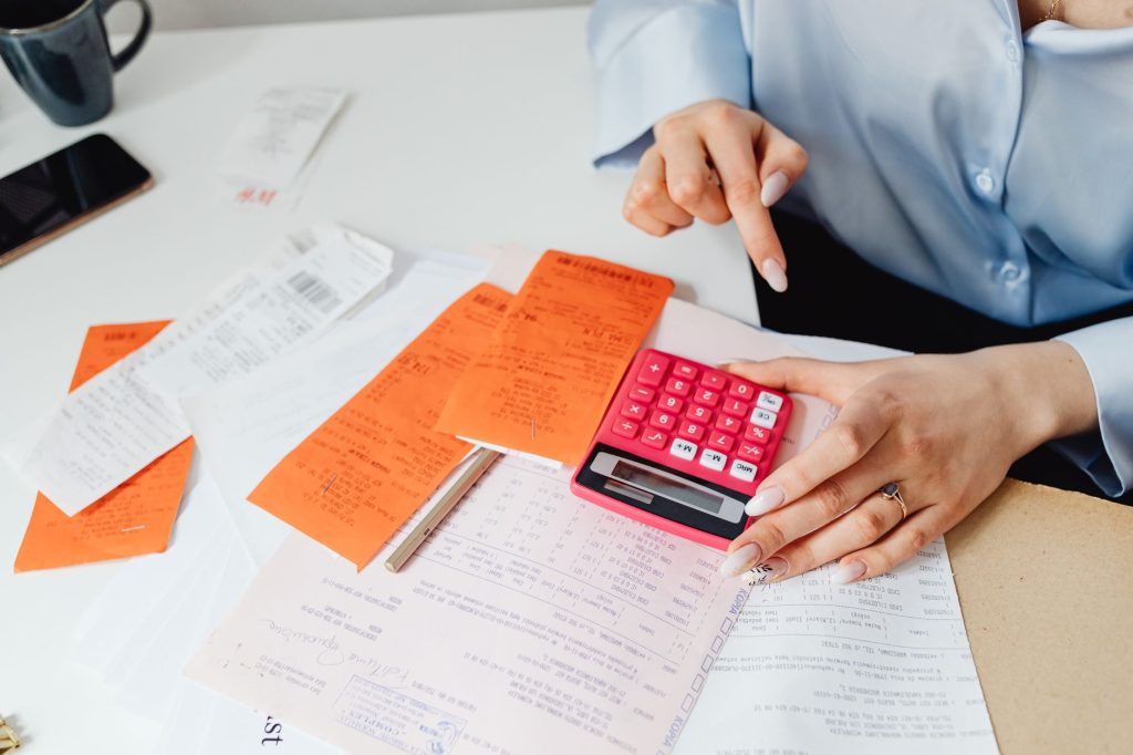 Justificatifs, reçus de dons et calculatrice pour évaluer le gain fiscal d’une correction