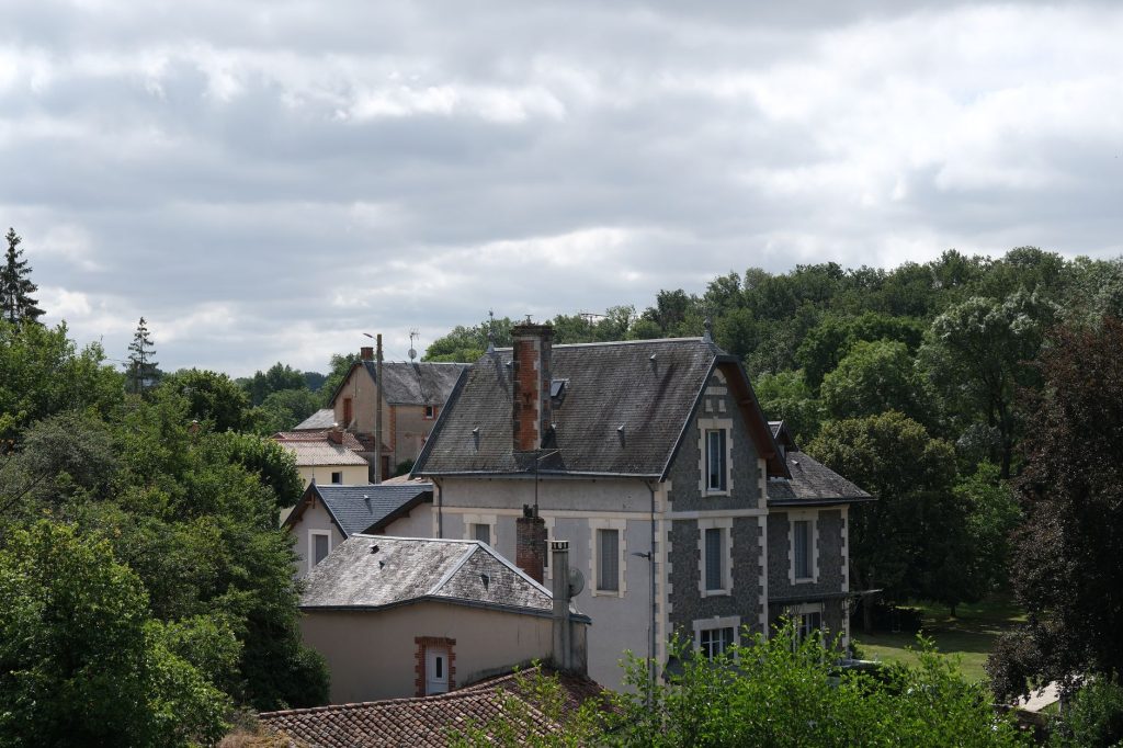 Maison familiale transmise entre frères et sœurs lors d'une succession