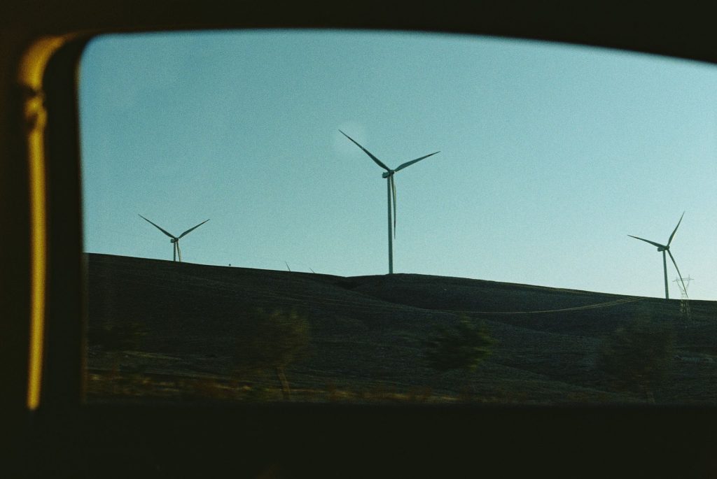 Éoliennes symbolisant les fonds verts finançables par le plan d'épargne avenir climat