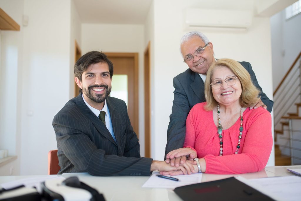 Reunion de famille avec un conseiller en gestion de patrimoine